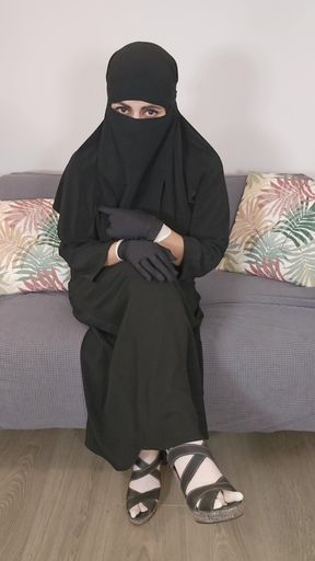 Smelling Cheesy Latex Glove of Mommy Mia Niqab