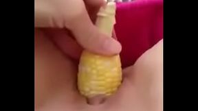 come maiz eating corn