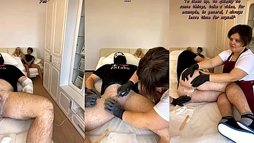 Deep depilation to a client with a beautiful new student