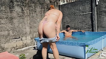 Est&aacute_vamos na piscina e o meu amigo me comeu - COMPLETO NO RED/SHEER