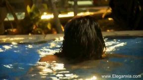 Sexy Indian shows her perfect Indian body