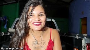 Amateur babe gets tigresa'd on top of car, takes a mouthful and swallows it all.