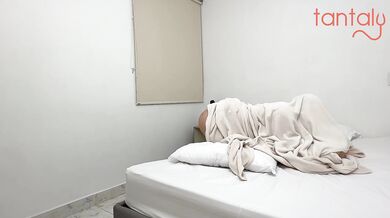 Beautiful stepsister helps me masturbate she ends sucking my dick!!