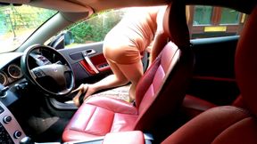 Crossdresser Kellycd2022 in the car