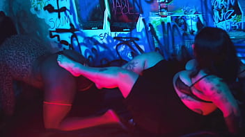 Goddess Rotten Venus Gags Slave With Her Feet