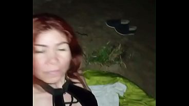 Madura con tetas naturales sexy es follada en la v&iacute_a p&uacute_blica