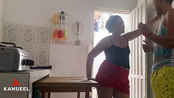 SEXO CASERO EN LA COCINA SIN CONDON, DELICIOSA CLAVADA DE CULO SE LLEVO LA CULONA DE MI CU&Ntilde_ADA HASTA TERMINAR CON EL CULO BOQUIABIERTO