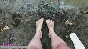 Rubbing my feet into the muddy river (77)