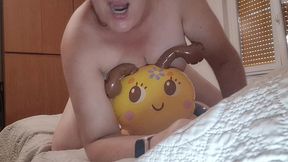 nicoletta and the inflatable bee