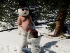 Public Handjobs Brandi de Lafey Strokes A Snowman