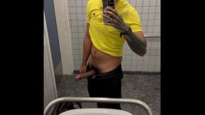 pauzudo pelado no banheiro da faculdade em sp
