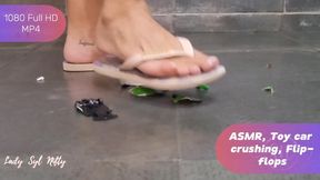 Crushing the doormat toy with a wooden spoon 1080 FHD