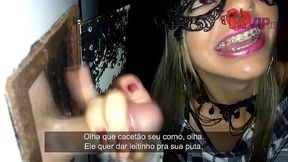 Cristina Almeida convida alguns f&atilde_s desconhecidos para participar do Gloryhole 4 na cabine do cinema cine kratos no centro de s&atilde_o paulo, ela xinga muito o seu marido corno enquanto ele filma ela tomando leitinho