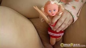 OMAPASS Old woman spreading her pussy