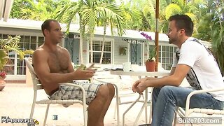 Married dude gets banged on the couch by a gay