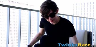 Horny hung twink Dakota White is back for more barebacking