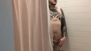 Roomie snoops on FTM while he showers