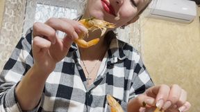 Greedy Food Chew – Full Mouth Stuffing Swallow