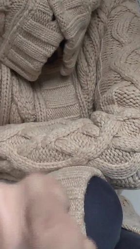 Feel My Fingernail on Your Chest, Scratching, Lady Victoria Valente