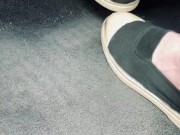 How to drive with Bensimon sneakers