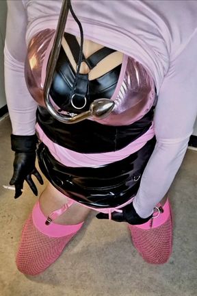 Sissy Juliette cums from silicone pussy while training