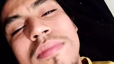 Put on a yellow shirt to look the same