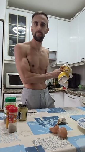 Cocinando Desnudo Y Corriendome En La Comida