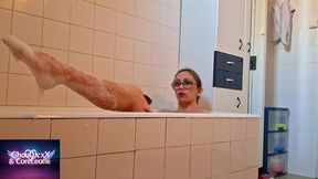 video num7 le bain ... calme , posee puis coreleone arrive pour me prendre...