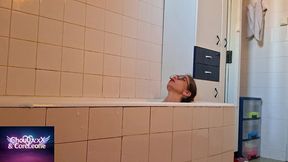 video num7 le bain ... calme , posee puis coreleone arrive pour me prendre...