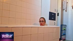 video num7 le bain ... calme , posee puis coreleone arrive pour me prendre...