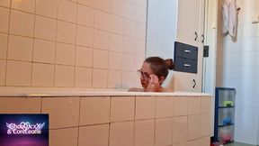 video num7 le bain ... calme , posee puis coreleone arrive pour me prendre...