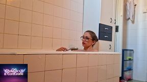 video num7 le bain ... calme , posee puis coreleone arrive pour me prendre...