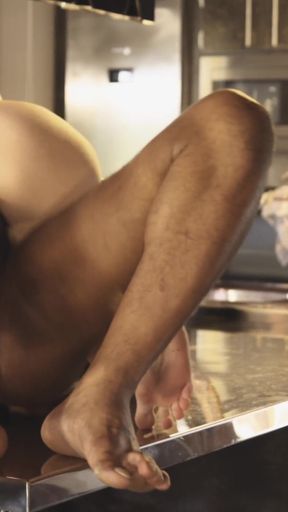 Melina May is without husband at home and seduces the kitchen planner