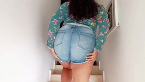 comparto cama con hijastro y lo descubro masturbandose mientras ve