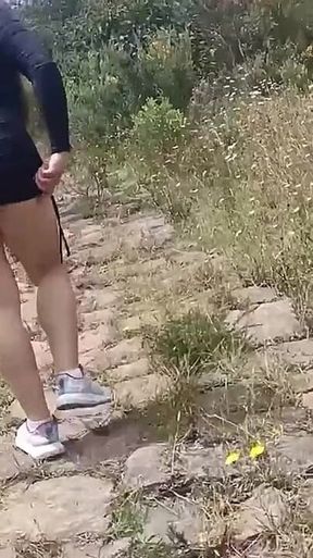 Latina En El Bosque Con Su Vecino Exhibiendo Su Culo Y Su Concha En Vestido Y Tangas