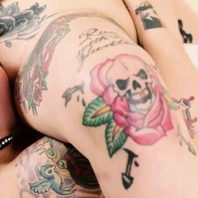 Tattooed Lesbians Play Find The G-Spot With Their Fingers