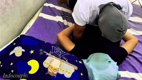 Panti pijat sensual sama gadis seksi dengan rok mini kebaya lagi asik pijat