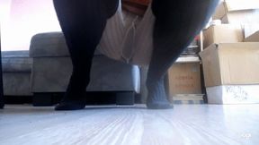 I pee to the mug mp4