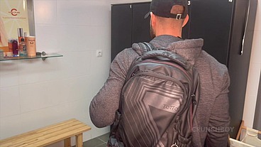 un beau latino baise un mec apres la seance de sport