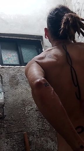 Shower Everything: Raba Erre Elle