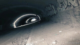 Sexo anal sem proteção ao ar livre: gays bem dotados chupando pau e depois recebendo sem camisinha com gozadas na cara.