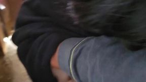 Espero a mi hermanastra en el baño para hacerle lo que quiere y evitar que nos vean