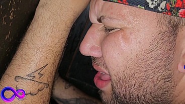 Galego urso sendo passivo para dois machos e gemendo feito puta no ciu, que tesão de foda