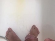 Je pisse juste avant mon bain