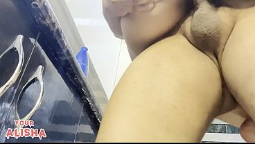 Postman Ne Alisha Bhabhi Ko Dekh Liya Choot Mein Ungli Karte Hue...