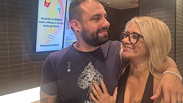 No swing elas dão pra todo mundo e faz os marido de corno