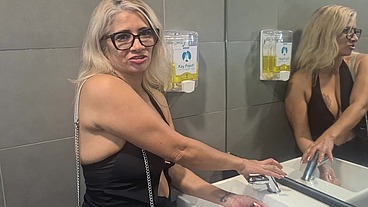 No swing elas dão pra todo mundo e faz os marido de corno