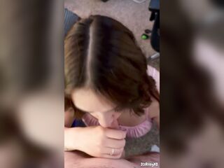 Eye contact blow job from valuable-looking brunette - ItsRileyXO