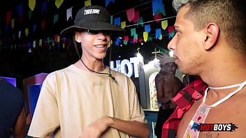 Festa Junina da Hotboys Com Os Cariocas Mais Gostosos Vira Orgia