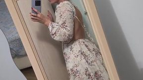 Gorgeous blonde milf flashes pussy in public